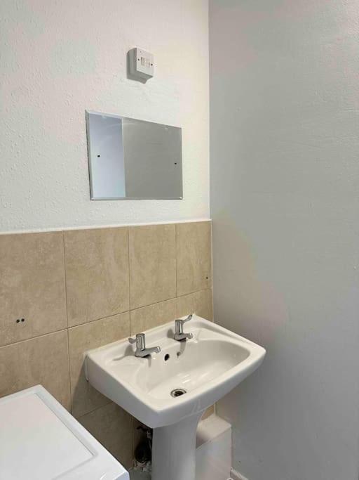 לונדון 2 Bed Apt Sofa Bed Up To 6 מראה חיצוני תמונה